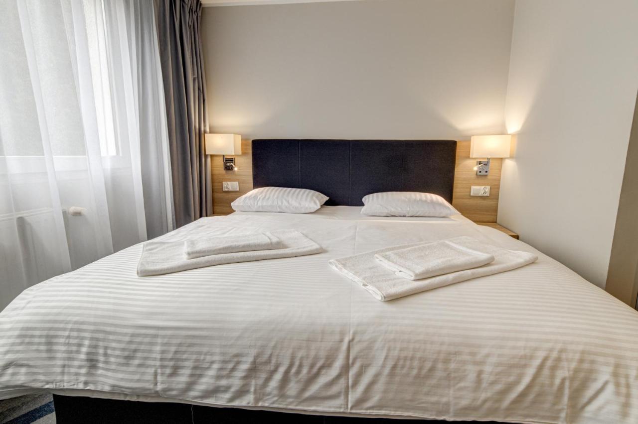 Hotel Dobosz Police Eksteriør bilde