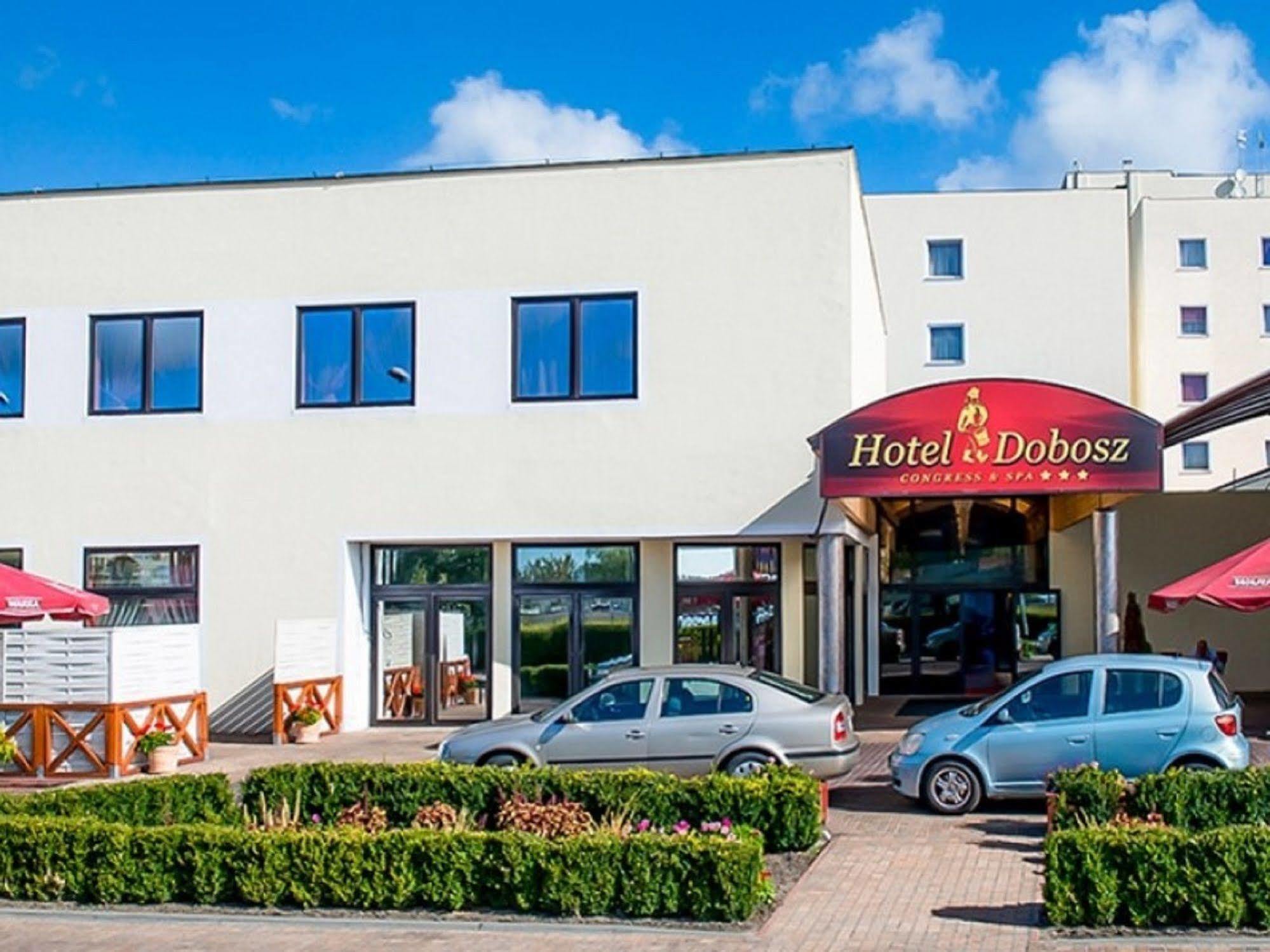 Hotel Dobosz Police Eksteriør bilde