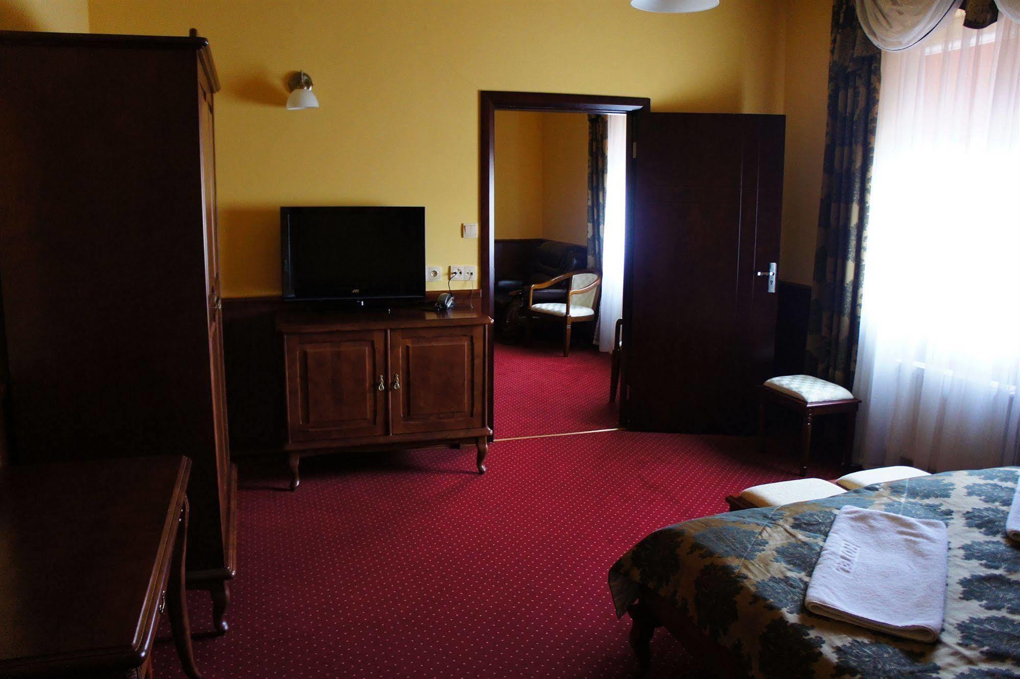 Hotel Dobosz Police Eksteriør bilde