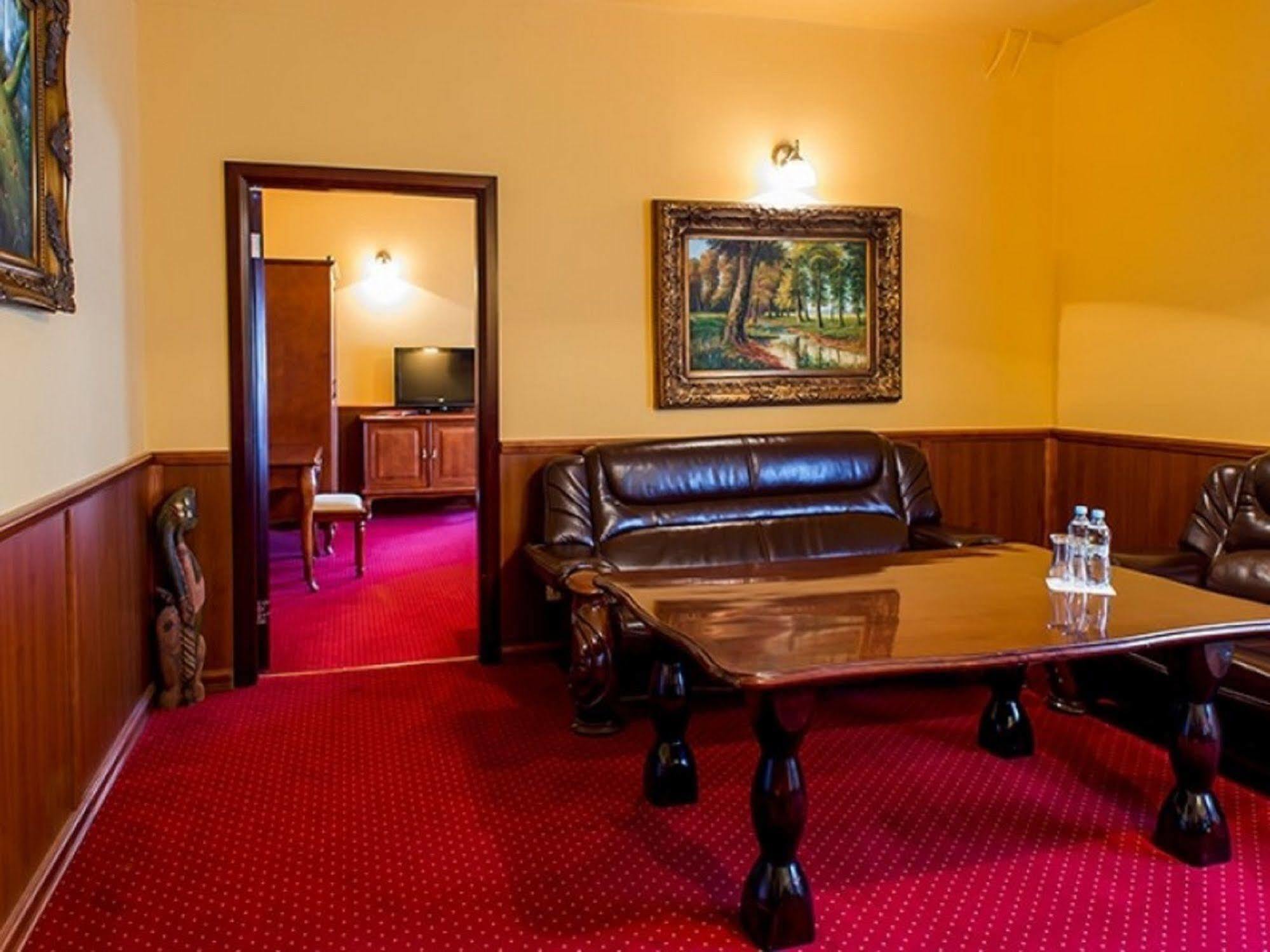 Hotel Dobosz Police Eksteriør bilde