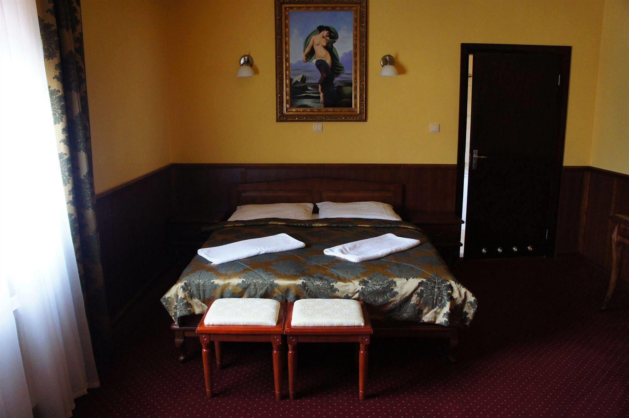 Hotel Dobosz Police Eksteriør bilde